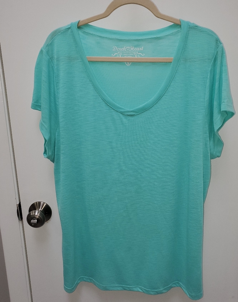 Derek Heart Scoop Neck Tshirt